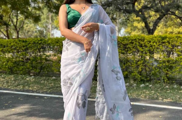 FOIL-SAREE